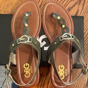 Guess Olive thongs 
Sz 8
NWT